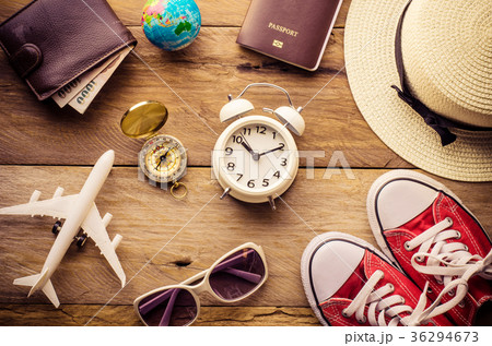 Countdown travel arrangements with the tour. 36294673