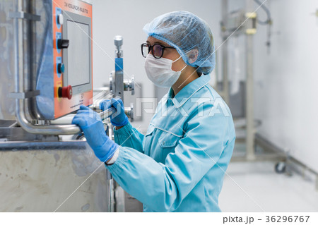 the operator monitors the operation parameters of 36296767