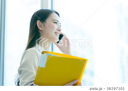 女性会社員　OL　ビジネスイメージ　オフィスレディ 36297101