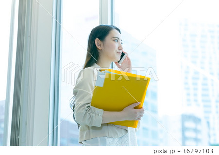 女性会社員　OL　ビジネスイメージ　オフィスレディ 36297103