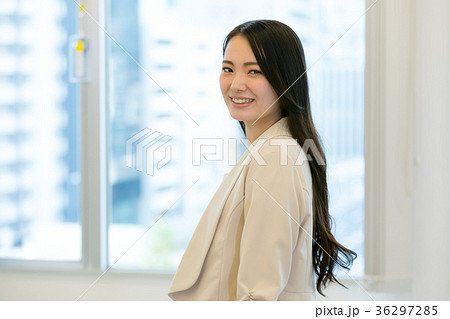 女性会社員　OL　ビジネスイメージ　オフィスレディ 36297285