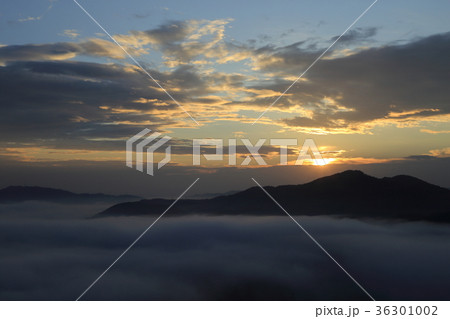 鎌倉山の雲海 栃木県 茂木町 11月 の写真素材 鎌倉山の雲海 栃木県 茂木町 11月 の写真素材