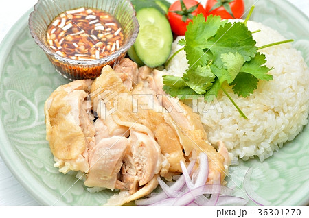 タイ料理、エスニック料理、海南鶏飯、カオマンガイ。パクチーを添えて。 タイ料理、エスニック料理、海南鶏飯、カオマンガイ。パクチーを添えて。 36301270