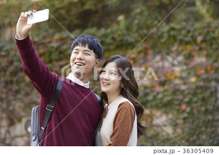 デート 笑顔 微笑 36305409
