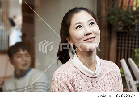 デート 上げ見る 見上げる 36305877