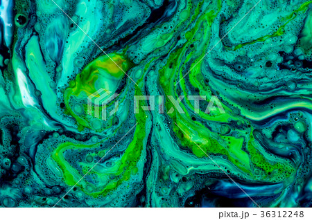 牛乳と界面活性剤と色素の反応模様(青色と黄色) 牛乳と界面活性剤と色素の反応模様(青色と黄色) 36312248