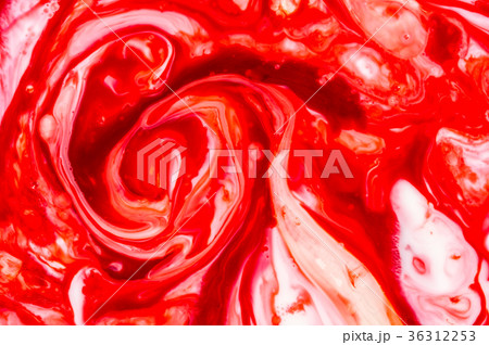 牛乳と界面活性剤と色素の反応模様（赤色） 36312253