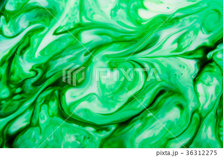 牛乳と界面活性剤と色素の反応模様（緑色） 36312275