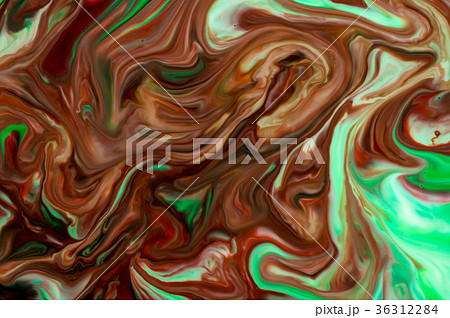 牛乳と界面活性剤と色素の反応模様（緑色と赤色） 36312284