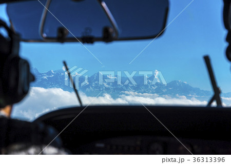 飛操縦席からのヒマラヤ 36313396