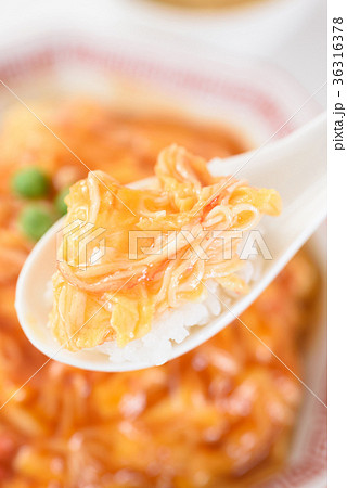 天津飯(レンゲで掬う) 天津飯(レンゲで掬う) 36316378