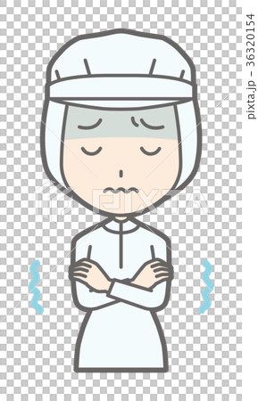 白い衛生服を着た女性作業員が寒がっている 36320154