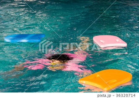 Small children swimming floating upside   36320714