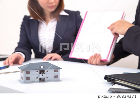 物件探し 住まい探し 不動産屋さん 賃貸マンション 説明員 物件紹介 家探し ボディーパーツ 物件探し 住まい探し 不動産屋さん 賃貸マンション 説明員 物件紹介 家探し ボディーパーツ 36324271