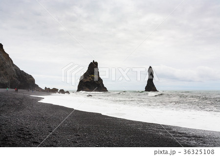 Reynisfjara Beach with Reynisdrangar basalt rocks 36325108