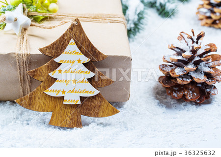 Christmas frame with gift, the branches Christmas frame with gift, the branches 36325632