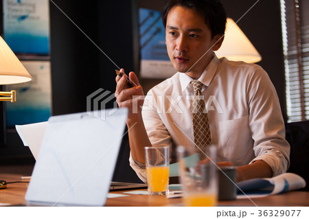 ビジネスマン オフィス ビジネスマン オフィス 36329077