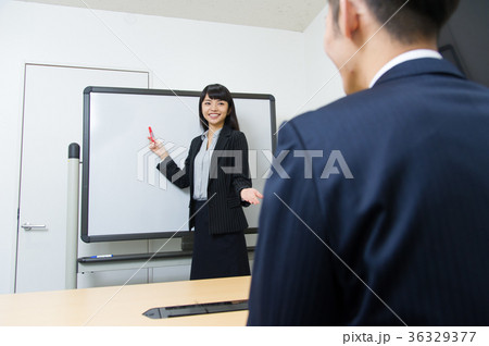若いビジネスウーマン 36329377