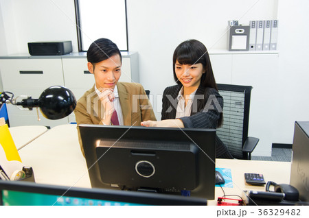 若いビジネスマン男女 36329482