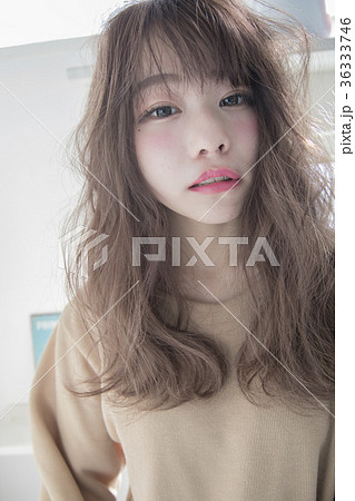 ゆるふわセミロングの写真素材