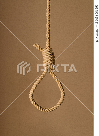 首吊り自殺画像 【グロ】新宿駅で首吊り自殺！男性死亡！遺体画像がTwitterで拡散 社会への恨みか