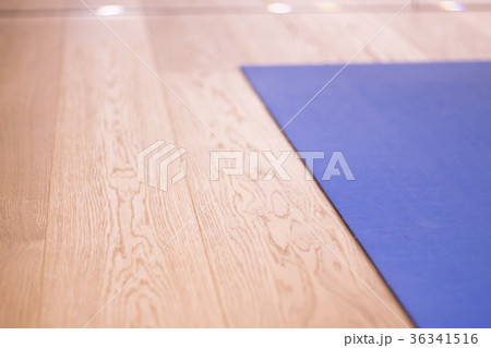 Yoga pilates studio mat 36341516