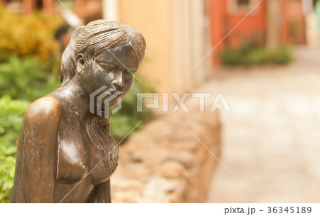 Statue people in the park Statue people in the park 36345189