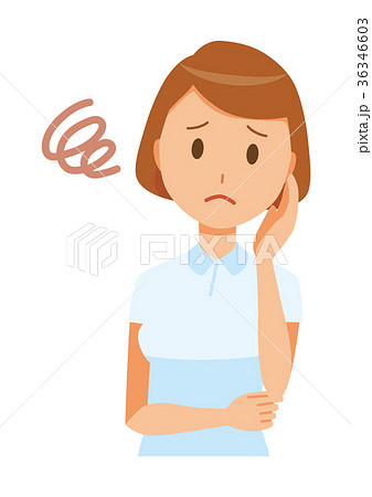 白い制服を着た女性看護師が困っている 36346603