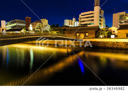 出島と出島表門橋の夜景 長崎の写真素材