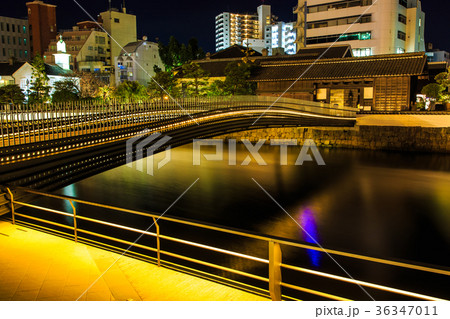 出島と出島表門橋の夜景 長崎の写真素材