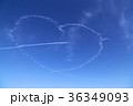 飛行機雲によるハートマークの表現　ブルーインパルス　入間航空祭 36349093