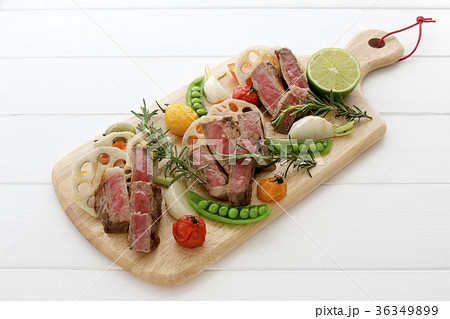 野菜のグリルと牛肉のステーキ 野菜のグリルと牛肉のステーキ 36349899