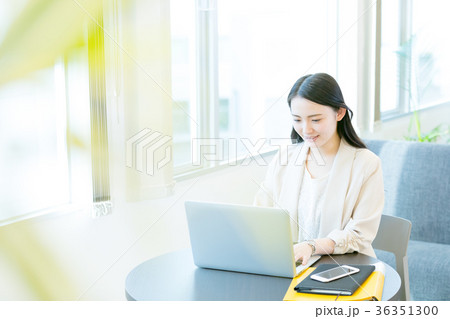 女性会社員 OL ビジネスイメージ オフィスレディ 女性会社員 OL ビジネスイメージ オフィスレディ 36351300