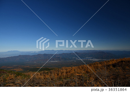 富士山の御庭・紅葉と河口湖を眺める（山梨県） 36351864