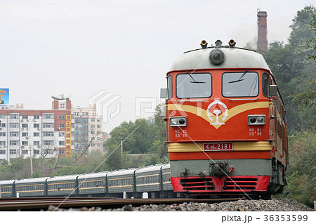 DF4B牽引の緑皮客車。2005/9/16 36353599