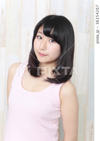 若い女性 ヘアスタイル 若い女性 ヘアスタイル 36354267
