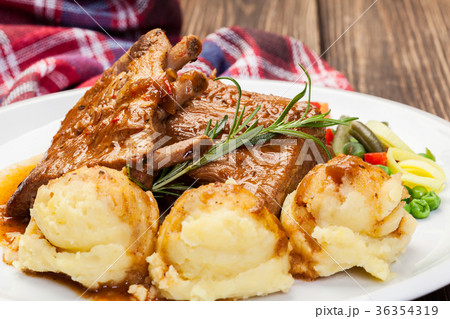 Pork spareribs served with mashed potatoes Pork spareribs served with mashed potatoes 36354319