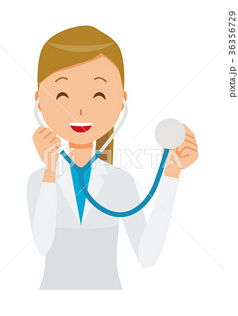 白衣を着た女性医師が聴診器を持っている 36356729