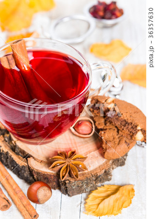 Flavored fruit tea with cinnamon 36357630