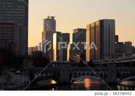 大阪・堂島の夕方の風景 大阪・堂島の夕方の風景 36358042