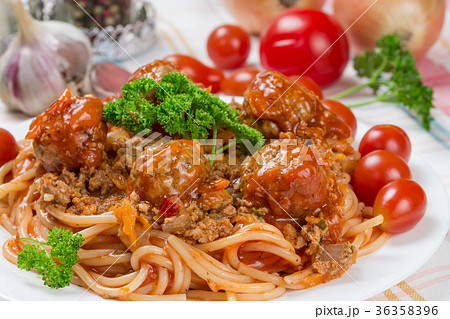 traditional Italian dish spaghetti bolognese 36358396