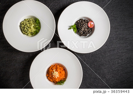 3種のリゾット( risotto (squid ink, tomato, basil) 3種のリゾット( risotto (squid ink, tomato, basil) 36359443