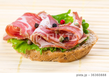 Canapes with ham 36360888