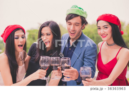 Young people are celebrating New Year's party. 36363963