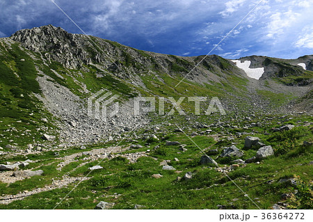 剣岳 剣沢から別山を見上げる 剣岳 剣沢から別山を見上げる 36364272