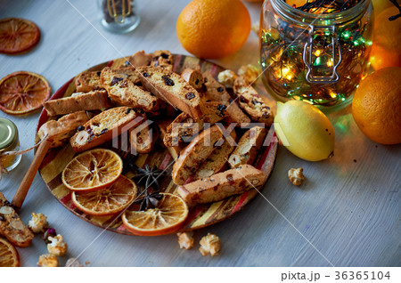 Cookie biscotti with citrus.The atmosphere of 36365104