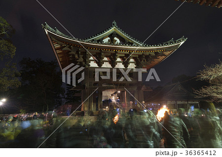 大みそかの東大寺鐘突き堂 36365412