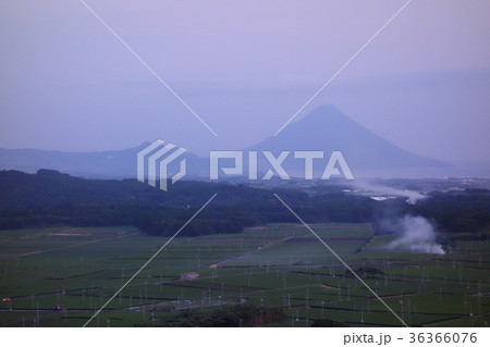 開聞岳と池田湖　自然　風景　旅　旅行　指宿　南九州　雲 36366076