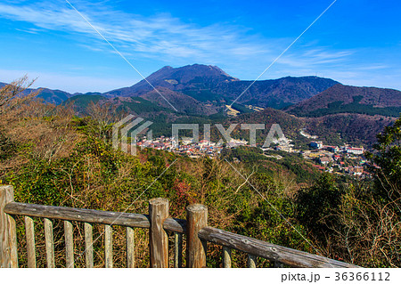 雲仙　絹笠山からの眺め　雲仙温泉街を望む 36366112