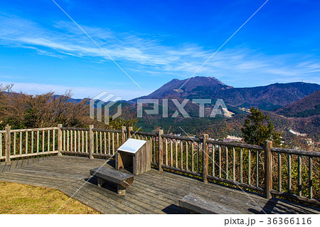 雲仙　絹笠山からの眺め　雲仙温泉街を望む 36366116